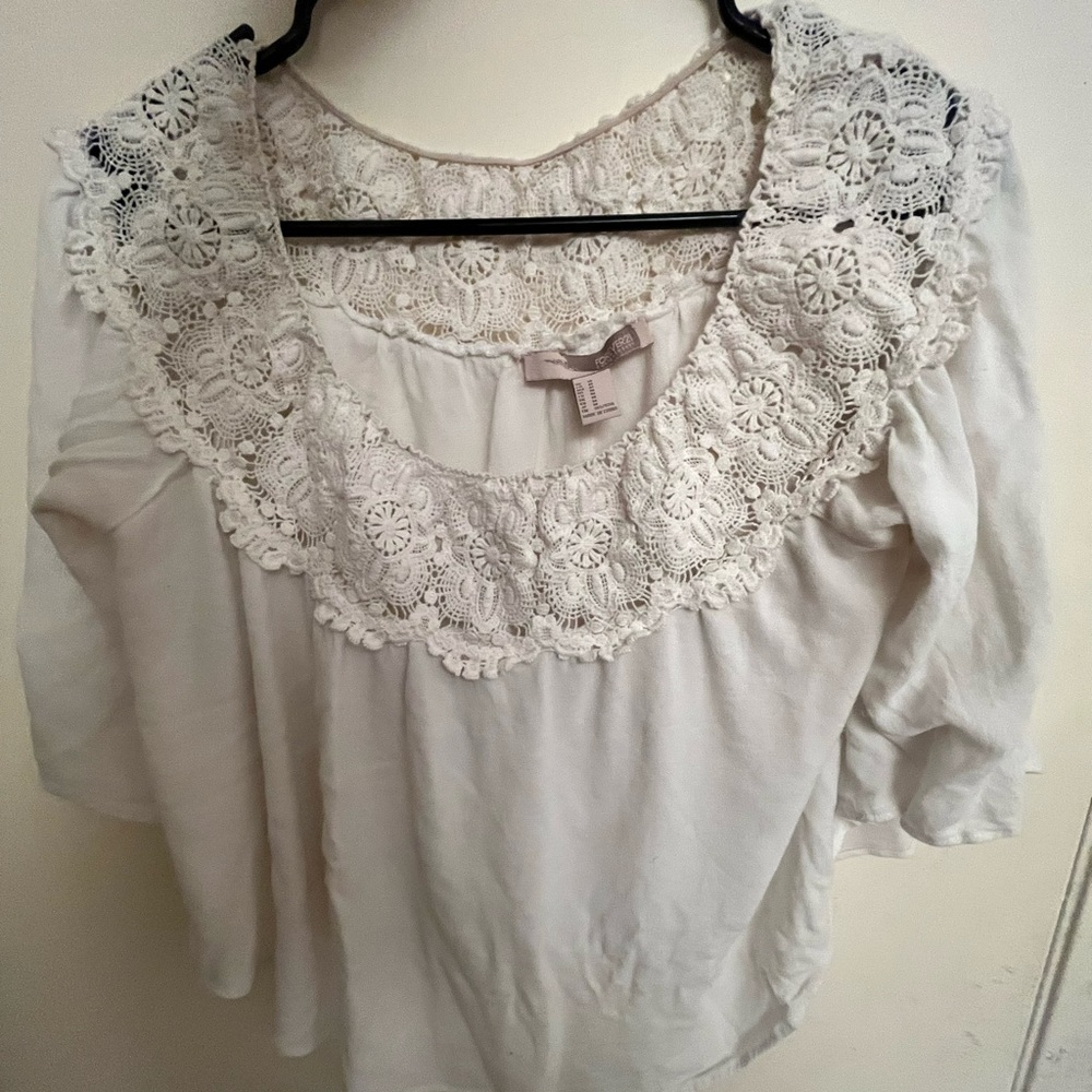 FOREVER 21 white laced blouse